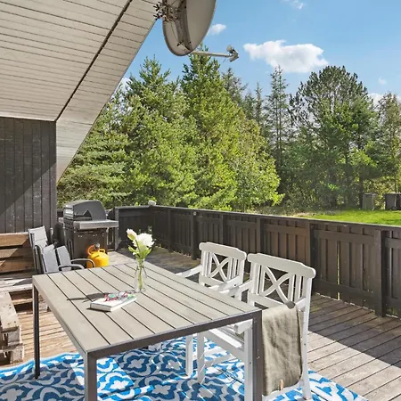 3 Bedroom Awesome In Saltum