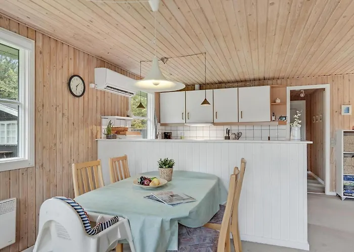 3 Bedroom Awesome In Дом отдыха Сальтум