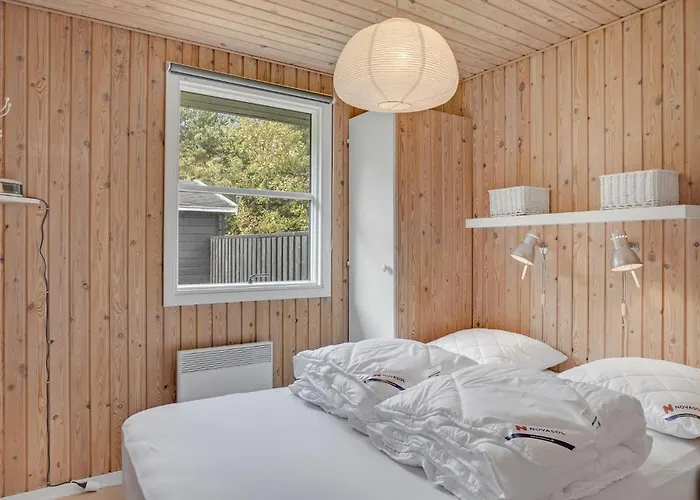 Дом отдыха 3 Bedroom Awesome In Сальтум