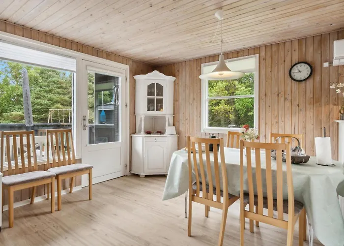 3 Bedroom Awesome In Дом отдыха Сальтум