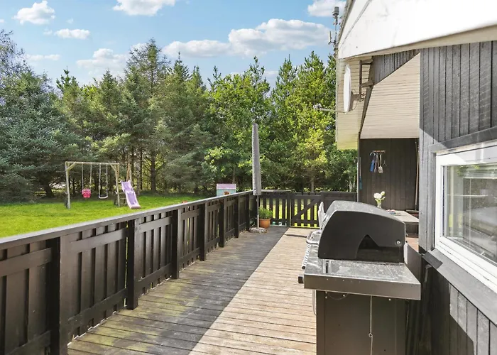 3 Bedroom Awesome In Дом отдыха Сальтум