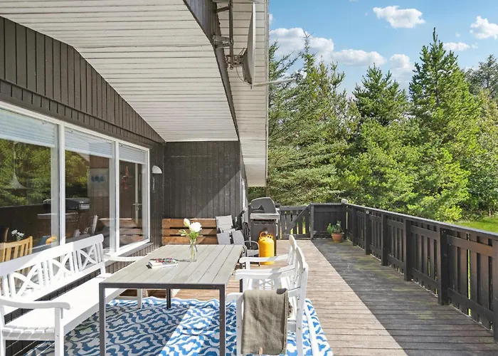 Дом отдыха 3 Bedroom Awesome In *