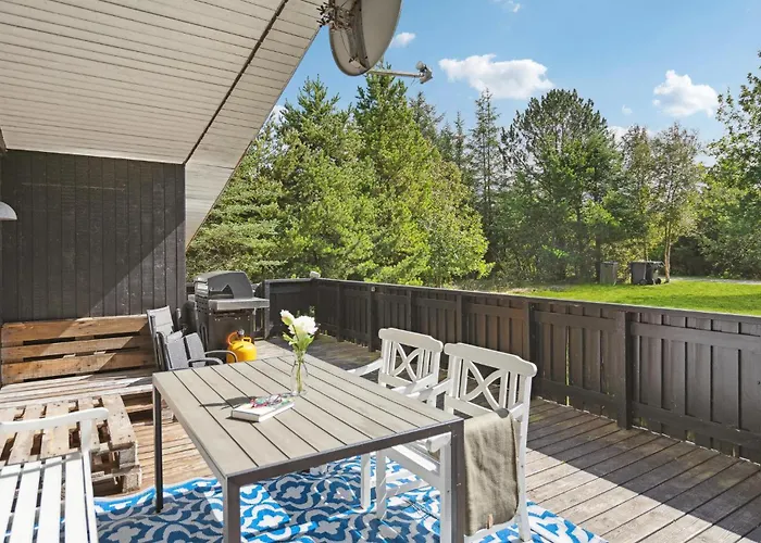 3 Bedroom Awesome In Сальтум